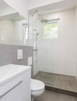 Kreuzberg: Glogauer Str.: ERSTBEZUG nach Sanierung: 2-Zi-Whg, 60 m² im VHS 3. OG + Balkon - SOFORT - Berlin