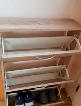 Schmaler Schuhschrank in Eiche-Optik – platzsparend und modern - Eime