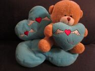Teddybär auf Sitzkissen mit Herz - Weichs