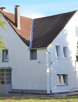 Ideal für Großfamilien! Gepflegtes 2 Familienhaus mit großem Grundstück ca. 2000 m² - Lage Zentrum