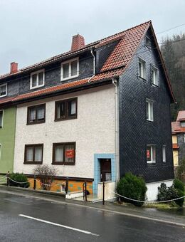 Große Doppelhaushälfte in Fehrenbach zu verkaufen - Masserberg