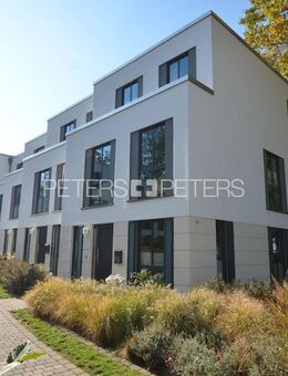+ Wohntraum am Golfplatz Falkenstein + - Hamburg