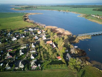 EINMALIG: Wassergrundstück auf der Insel Rügen -EFH mit Fewo + separatem Ferienhaus u.3.800m² Land