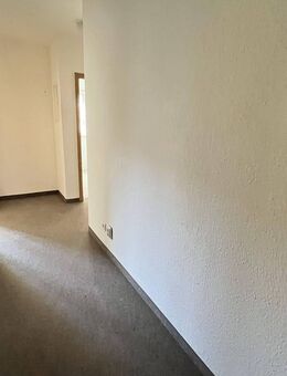 Hier wird für Sie renoviert - Gut geschnittene 2 Raum-Wohnung in Bahnhofsnähe - Chemnitz
