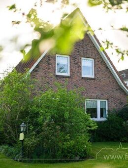 Gestalten Sie Ihren Wohntraum: Gemütliches 50er-Jahre-Haus auf großem Grundstück - Jemgum