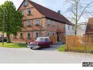 Sanierte Hofstelle mit Scheune, Garagen und Wiese - Geslau