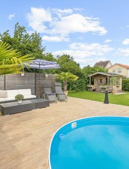 Traumgarten mit Pool trifft auf modernisiertes Einfamilienhaus in Elmshorn - Elmshorn
