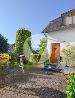 Großzügige 4ZKB Dachgeschosswohnung mit Balkon, EBK, Freisitz und Stellplatz in bevorzugter Wohnlage von Schweich-Issel // ab sofort - Schweich