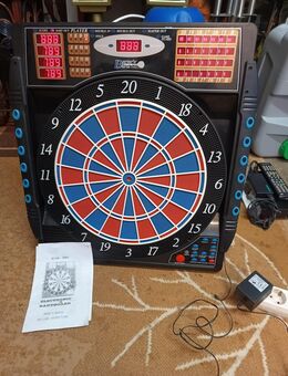 Dartscheibe mit Netzteil und Beschreibung mit Dartpfeile - Beerfelden