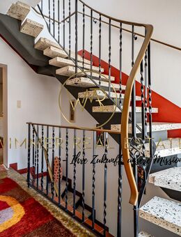 Einfamilienhaus mit Einliegerwohnung, Balkon, Loggia, Terrasse, Vollkeller und großem Potenzial - Grasberg