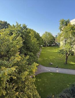 Schöne gut geschnittene 4 Zimmer Wohnung in ruhiger & gepflegten Anlage mit Potenzial - München