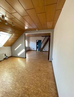 Schöne 4-Zimmer DG-Wohnung zu vermieten - Helmstedt