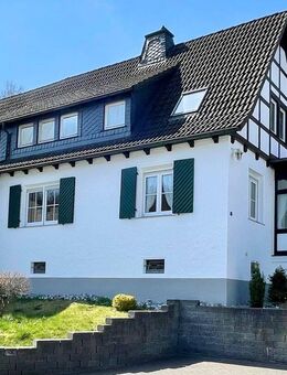 Einfamilienhaus auf großzügigem Grundstück mit modernisierten Elementen - Olpe