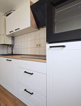 Nagelneue Küche: 2-Zimmer-Wohnung mit Balkon - Köthen (Anhalt)