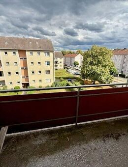 MODERNISIERTE, LEERE 2 ZIMMER WOHNUNG MIT BALKON! - Düsseldorf