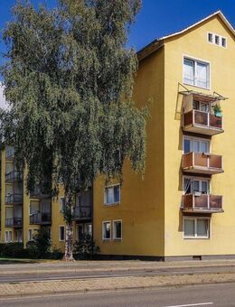 Zentrale 3-Zimmer-Wohnung mit Balkon //4.OG , Rechts - Wolfsburg
