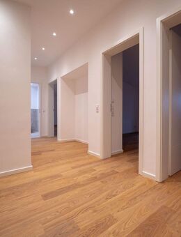 Neuwertige DG 3,5-Zi.-Whg. inkl. EBK + Balkon - Dinkelscherben