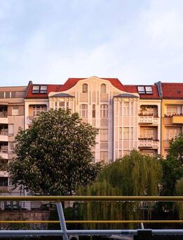 Direkt an der Spree: Vermietete 2-Zimmerwohnung mit Wintergarten & Wannenbad - Berlin