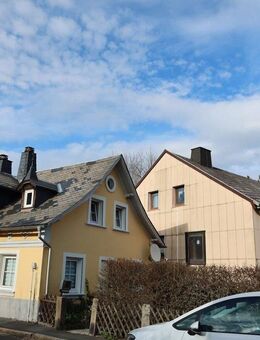 Winterangebot! 2 Häuser für Mehrgenerationen oder Teilvermietung - Zell (Fichtelgebirge)