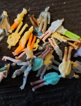 12 Figuren 1:87 für Modelleisenbahn Spur H0 bunt gemischt - Zwickau