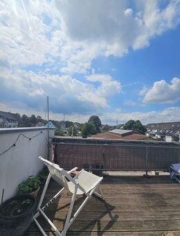 Lichtdurchflutete Traumwohnung im 2. OG mit großem Balkon in Efferen - Hürth