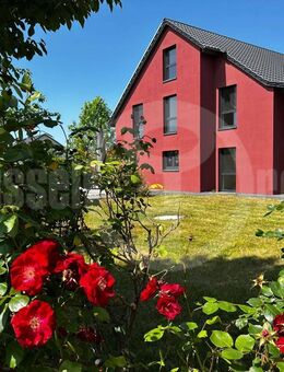 *Erstklassiges Niedrigenergiehaus mit Pool, Kamin, Wärmepumpe, PV-Anlage und Doppelgarage auf großem Grundstück in begehrter, ruhiger Lage!* - Glaubitz