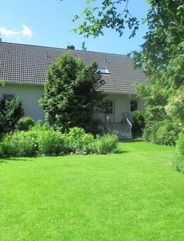 Provisionsfrei: Haus mit Einliegerwohnung - separater Eingang - großer naturnaher Garten - Berlin