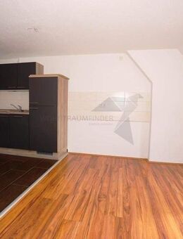 Moderne Dachgeschoss-Maisonette-Wohnung mit Einbauküche und Gäste-WC - Zwickau