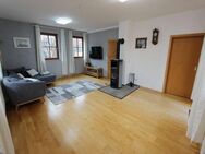 **Hochwertig ausgestattete 3-Zi-Wohnung auf zwei Ebenen** **mit EBK, 3 Balkone & Ofen** - Kaufbeuren