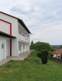 **Komplett saniertes ZFH mit Einnahmen aus Photovoltaik für Kapitalanleger oder Selbstnutzer** - Mallersdorf-Pfaffenberg