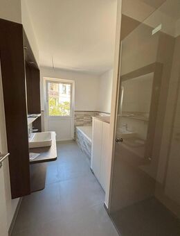 Erstbezug Neubau barrierefrei - 2 Zimmer / Balkon / Fensterbad mit Dusche & Wanne - Halle (Saale)