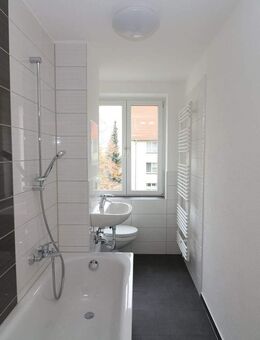 Pack die Badehose ein...helle 2-RW mit Wanne!!! - Freiberg