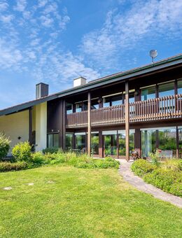 *Charmantes Einfamilienhaus im Villenstil mit großem, idyllischen Gartengrundstück* - Aiterhofen