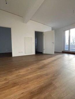 Großzügiges, sonniges 3-Zimmer-Penthaus mit großer Dachterrasse und TG-Stellplatz - Rastatt