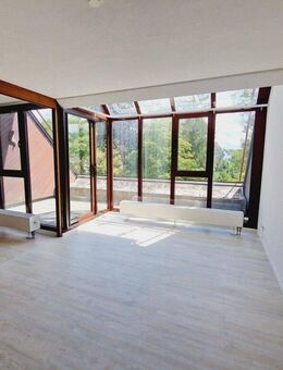 Lichtdurchflutete 3-Zimmer-Wohnung mit Dachterrasse, Aufzug, TG-Stellplatz und bester Anbindung - Heidenheim (Brenz)