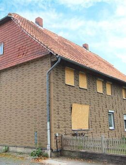 Brandschadenobjekt zum Wiederaufbau: Bauernhaus mit Backhaus und Garage in Northeim Edesheim - Northeim