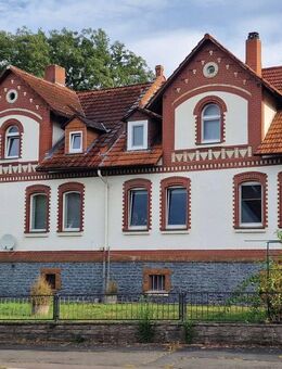 Investmentimmobilie mit 4 Gebäudeteilen, 7 Wohneinheiten, Scheune + Potential, Garagen + PV-Ertrag - Neukirchen (Hessen)