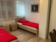 löffelfertige 4-Zimmerwohnung mit Internet, 3x Schlafzimmer, 3xTV, Küche, Dusche/Wc, Waschmaschine - Stuttgart