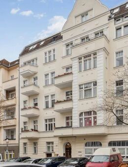 Charlottenburg: Renovierungsbedürftige 2-Zimmer-Wohnung im Hofbereich. - Berlin