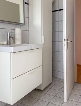 Nähe Platz der Freiheit * Maisonette-Dachgeschoss-Altbauwohnung * EBK, Tageslichtbad, Keller - Schwerin