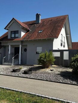 Stilvolles Einfamilienwohnhaus mit Garten, Sauna und Top-Ausstattung im idyllischen Benningen – ein Traum für jeden Käufer! - Benningen