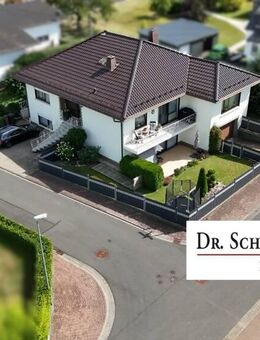 Walmdachbungalow mit großzügiger, lichtdurchfluteter Wohnfläche und neuwertigen Dach in Elsoff. - Elsoff (Westerwald)