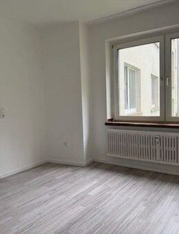 Helle 2 Zimmer- Wohnung im EG in Hörde, zentral gelegen, suchen neuen Mieter!!!! - Dortmund