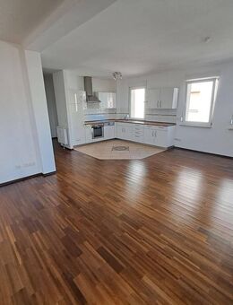 Herrliche Maisonettewohnung mit ruhiger Dachterrasse sofort bezugsfrei - Zirndorf