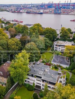 Erstbezug nach Sanierung - Penthouse mit Dachterasse und Pool - Hamburg
