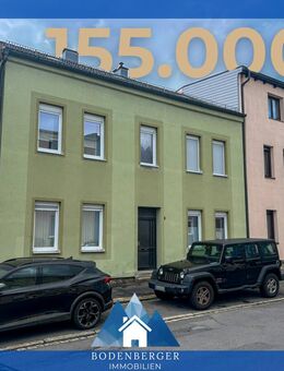 Zentral gelegenes Reihenhaus mit Balkon und Garage in Selb - Selb