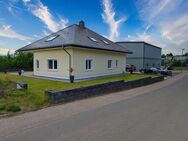Exklusives Zweifamilienhaus mit moderner Lagerhalle – Wohnen & Arbeiten in perfekter Symbiose! - Kirchwald