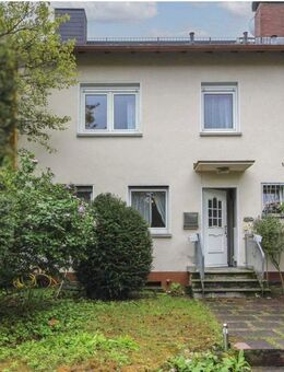 Solides Mittelhaus mit großem Garten und Entwicklungspotenzial in ruhiger Lage von Schöneck - Schöneck