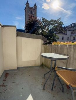 Charmante Zwei-Zimmer-Wohnung mit Aufzug und Balkon in Düsseldorf-Friedrichstadt - Düsseldorf