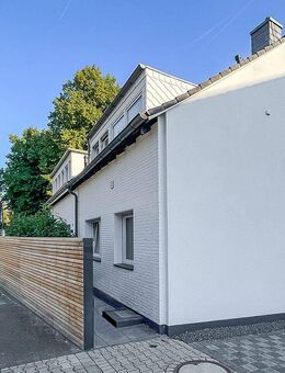 Kernsanierte Doppelhaushälfte mit großer Dachterrasse fußläufig etwa 200 Meter vom Rhein entfernt! - Düsseldorf